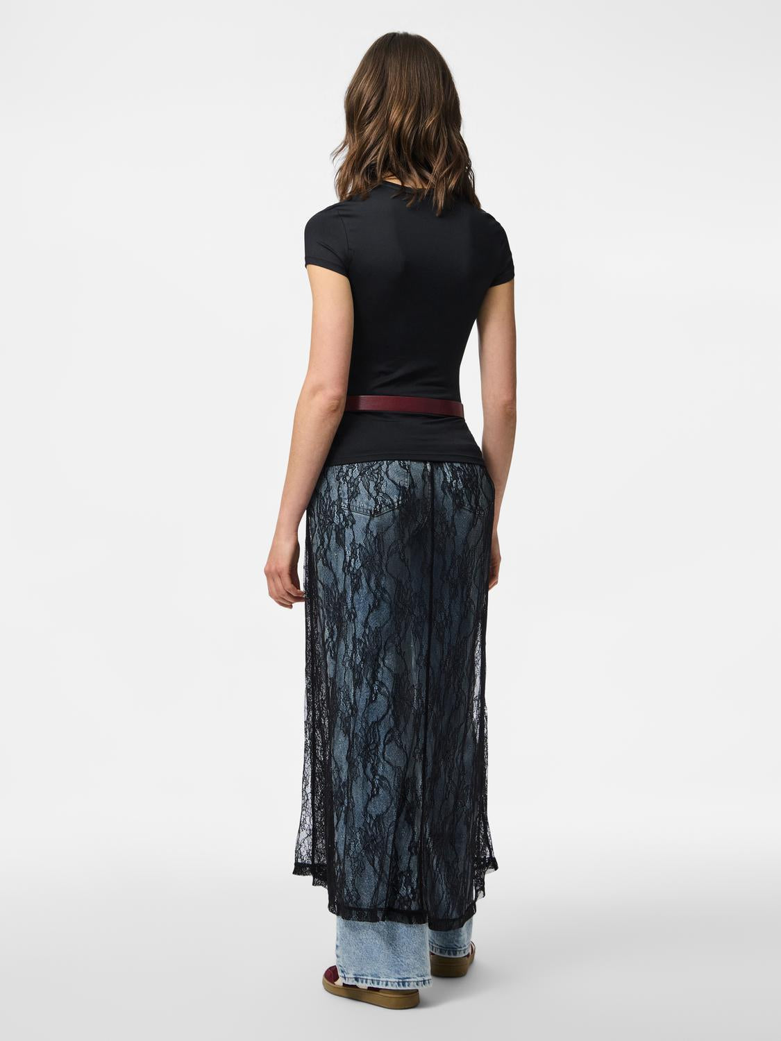model_shot-back